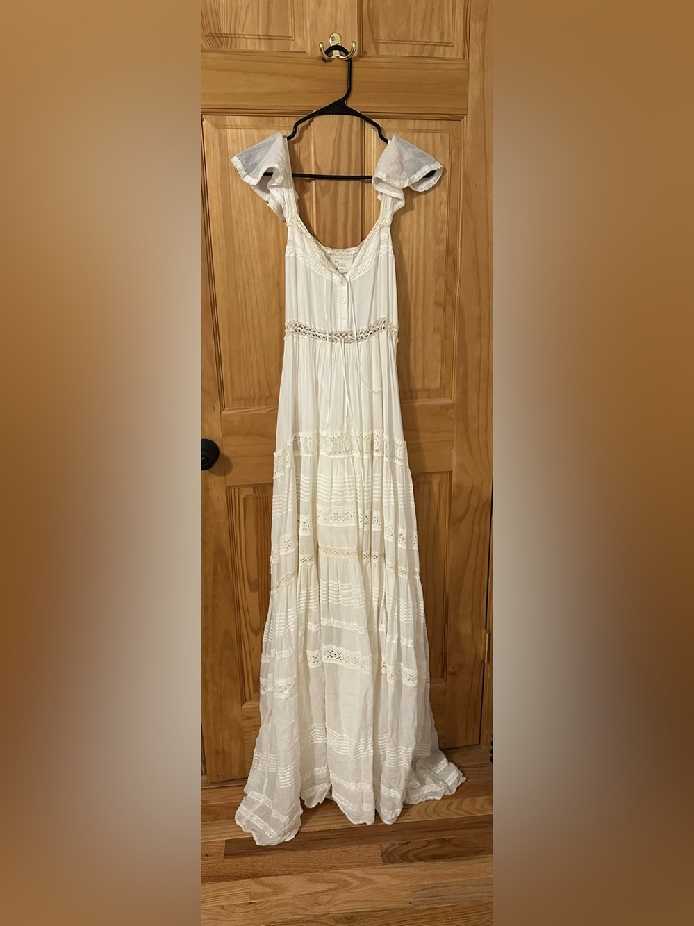 Spell Elizabeth Gown - Picture 5 of 11